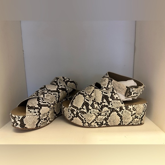 Boutique by Corkys Snakeskin print wedge - Picture 2 of 6
